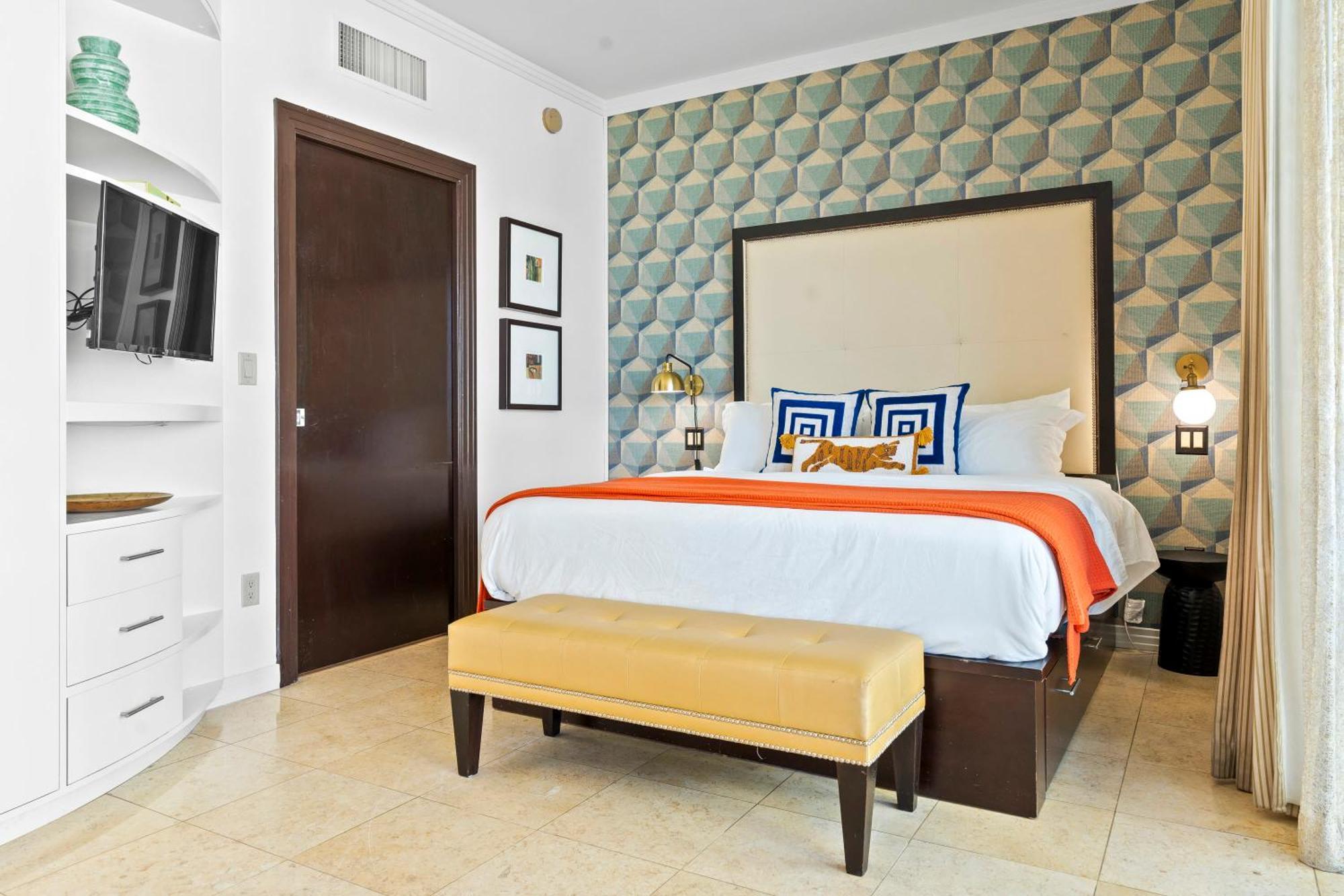 Apartment Chasing Waves Stunning Penthouse, Near Ocean Drive *