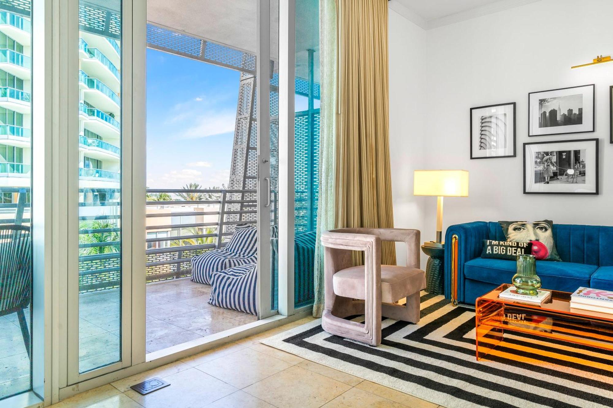 Chasing Waves Stunning Penthouse, Near Ocean Drive Apartment *