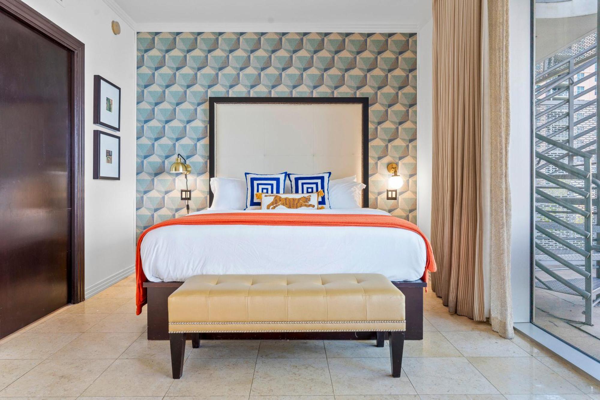 Apartment Chasing Waves Stunning Penthouse, Near Ocean Drive Miami Beach