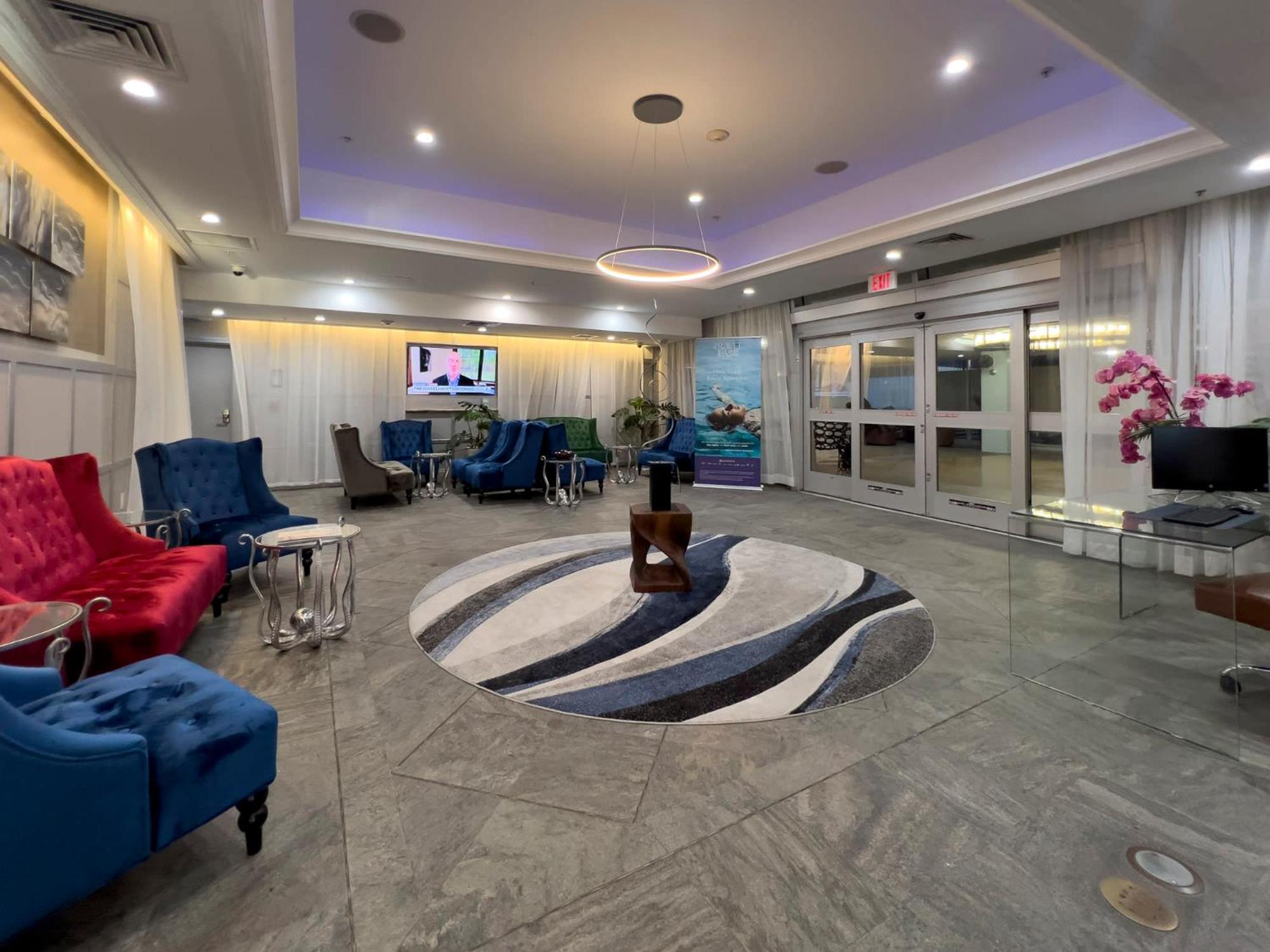 Apartment Chasing Waves Stunning Penthouse, Near Ocean Drive Miami Beach