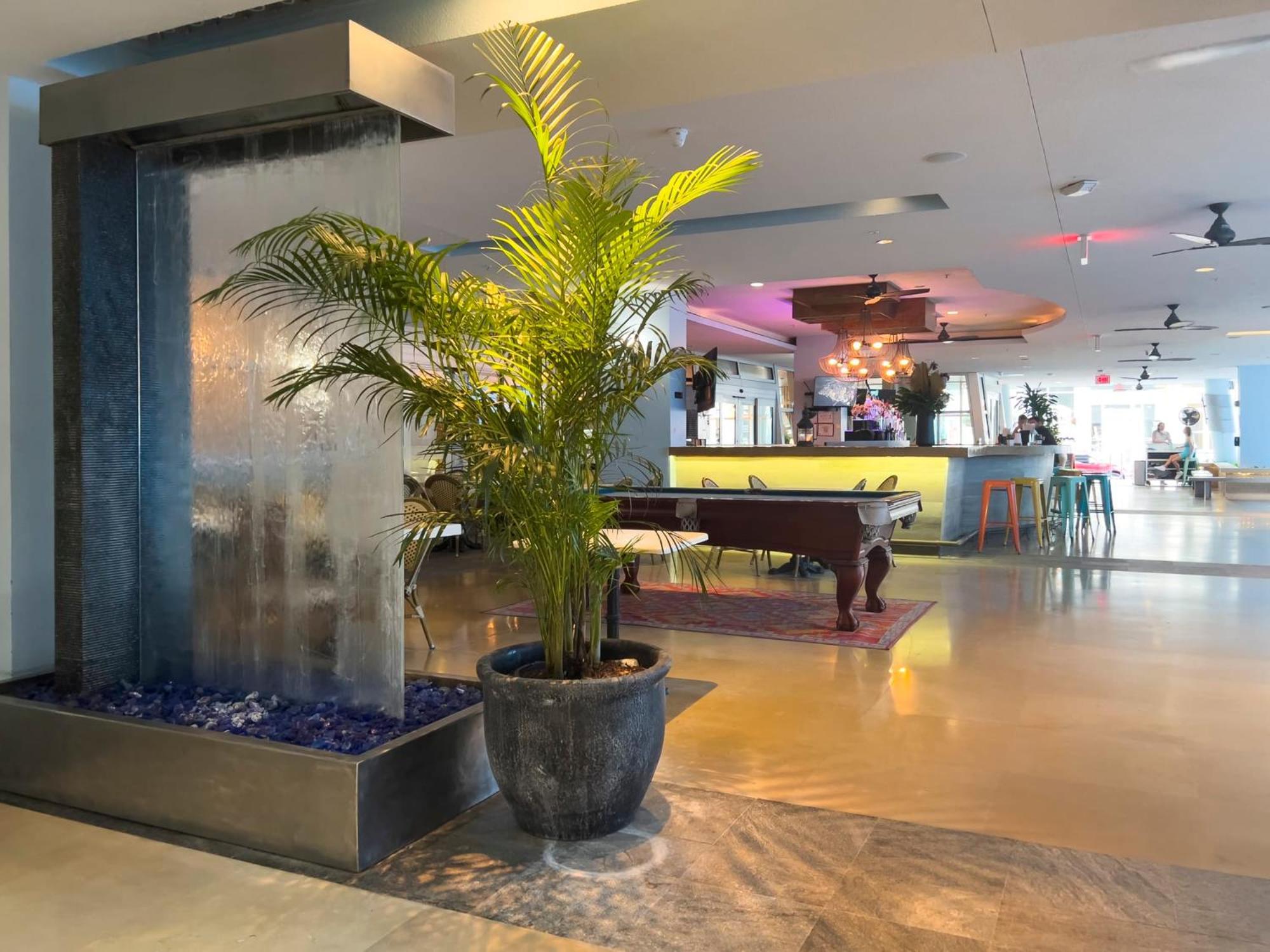 Chasing Waves Stunning Penthouse, Near Ocean Drive Apartment Miami Beach