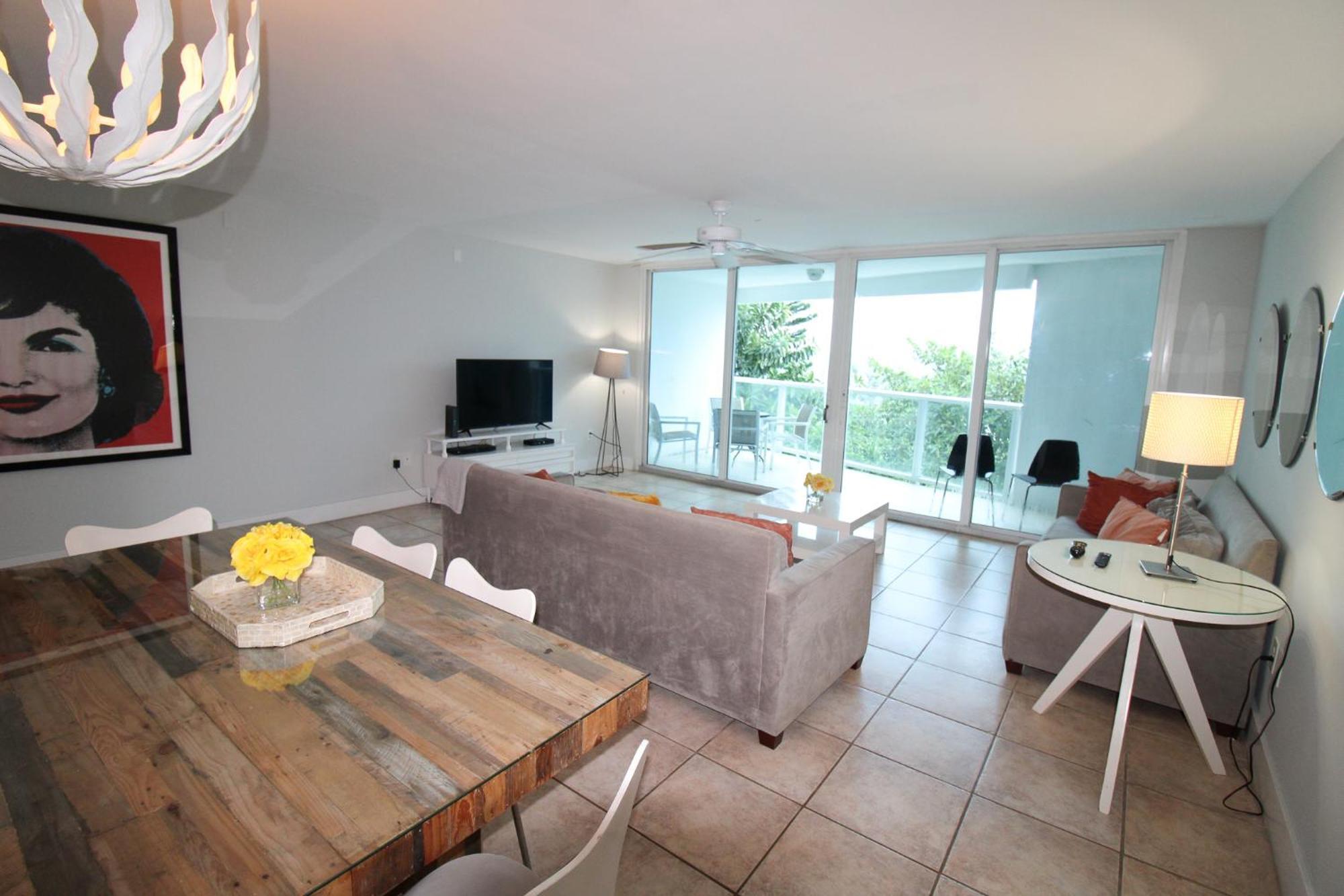 Castle Pavillon 8 Beachfront - Private Access Loft With 2-story, Pool, Tennis, Free Parking Access Ferienhaus *