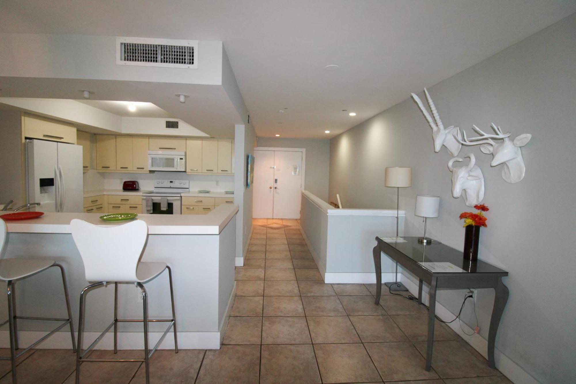 Ferienhaus Castle Pavillon 8 Beachfront - Private Access Loft With 2-story, Pool, Tennis, Free Parking Access Miami Beach