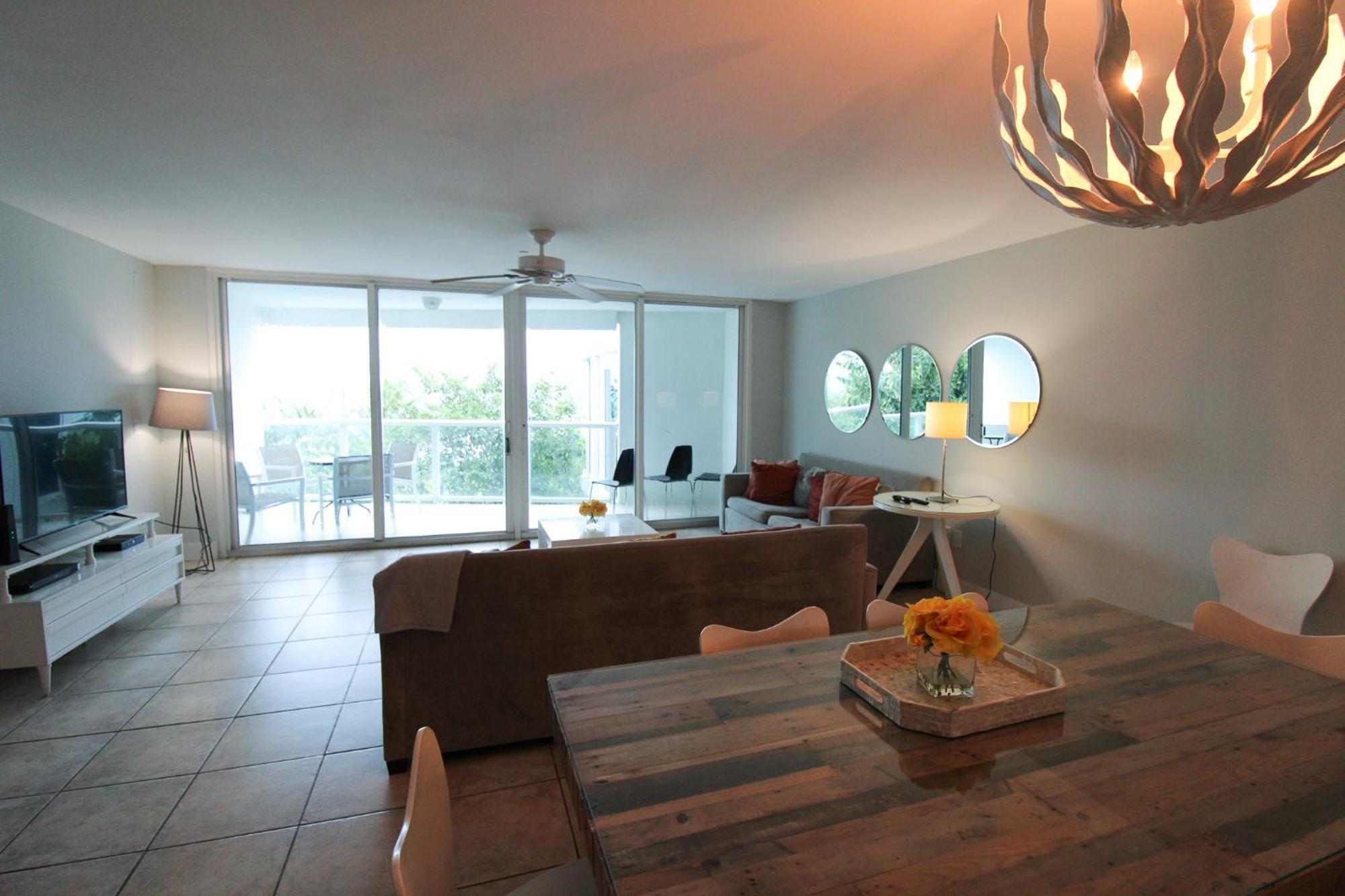 Ferienhaus Castle Pavillon 8 Beachfront - Private Access Loft With 2-story, Pool, Tennis, Free Parking Access
