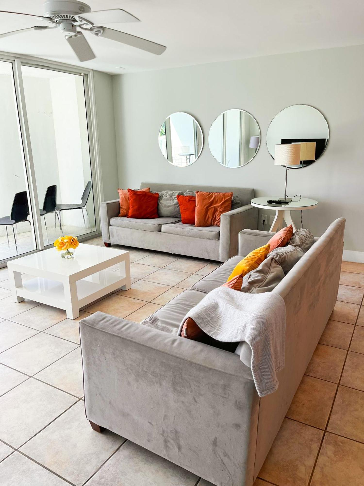 Ferienhaus Castle Pavillon 8 Beachfront - Private Access Loft With 2-story, Pool, Tennis, Free Parking Access Miami Beach