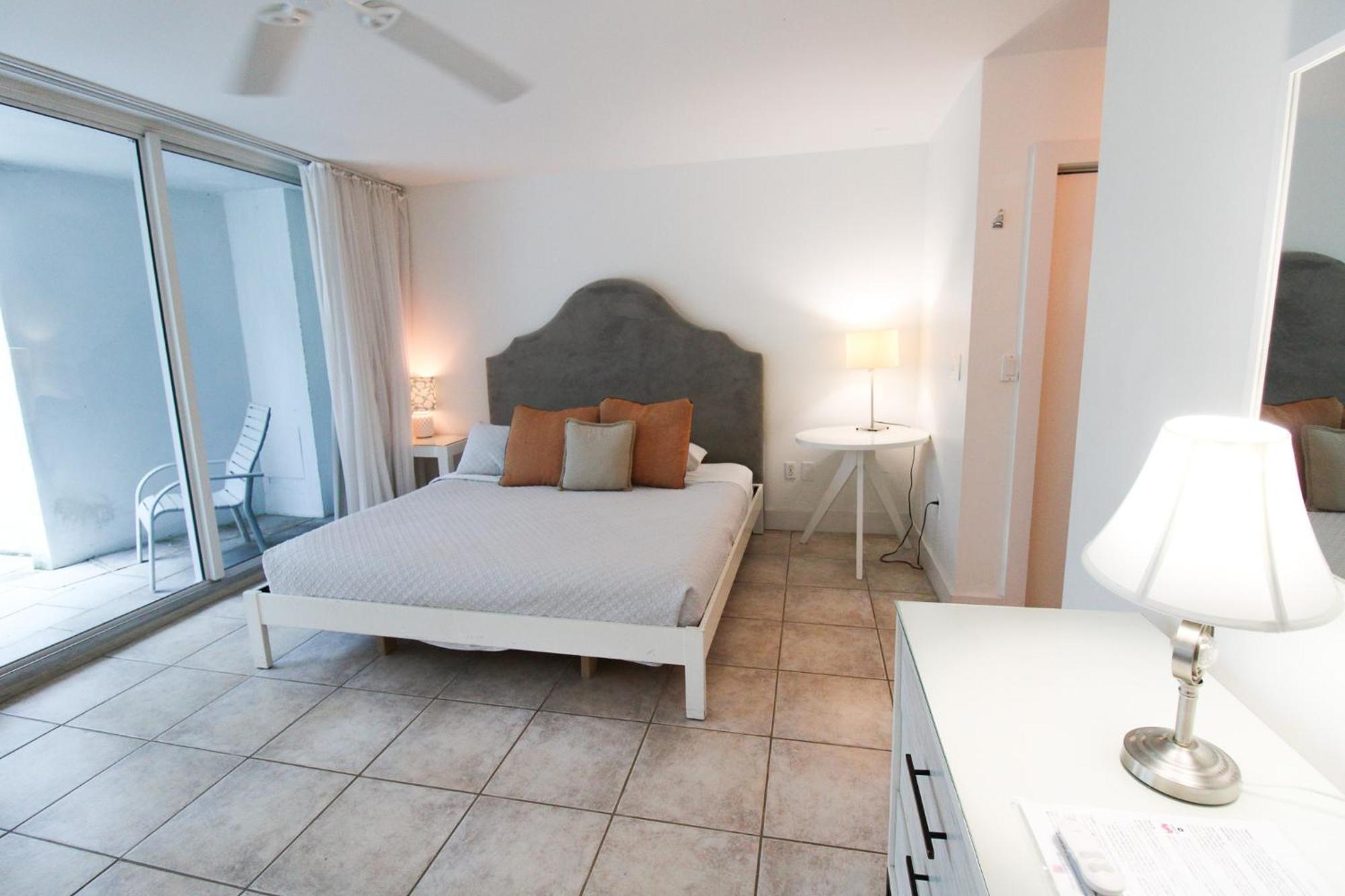 Castle Pavillon 8 Beachfront - Private Access Loft With 2-story, Pool, Tennis, Free Parking Access
