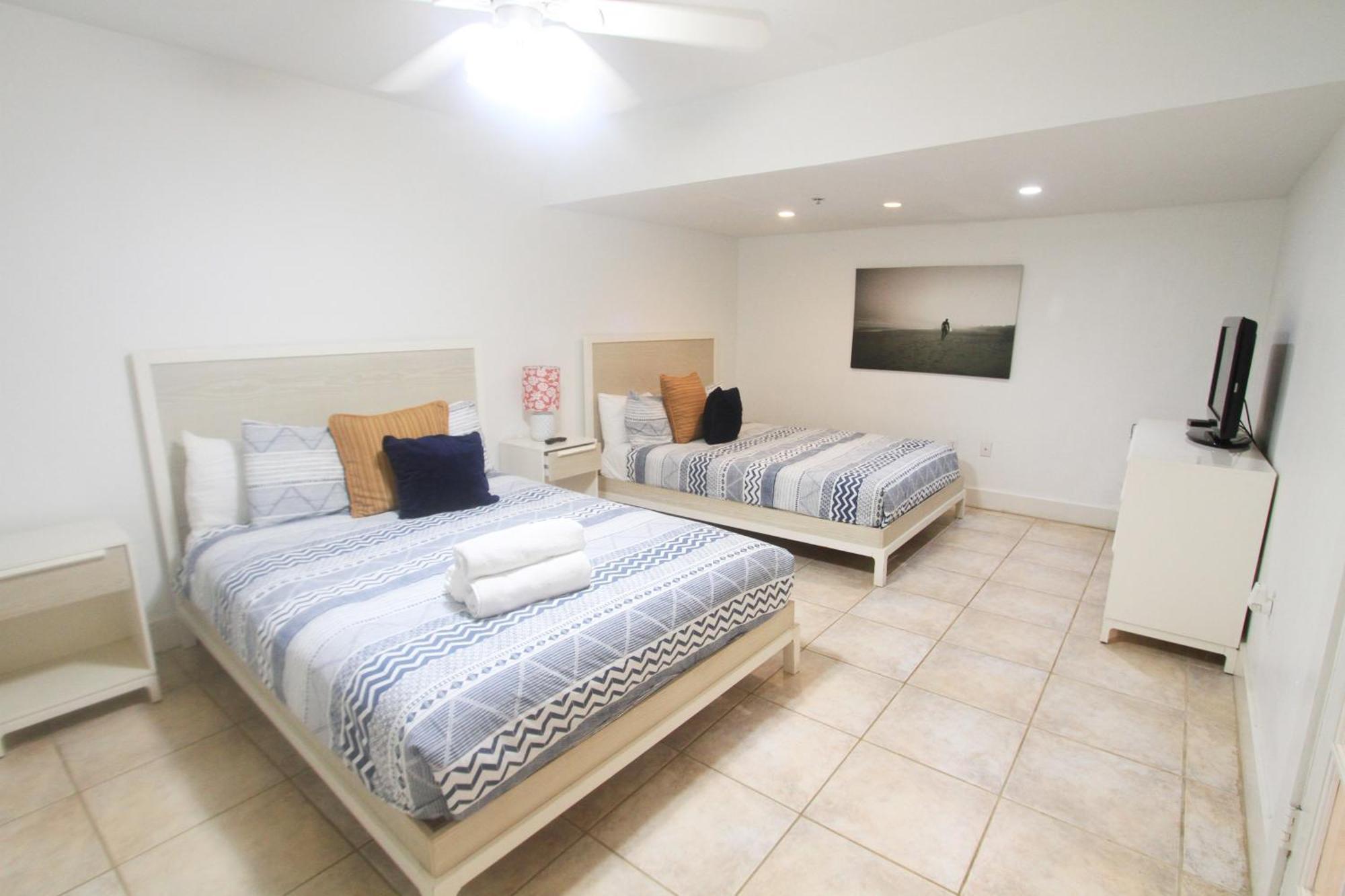 Castle Pavillon 8 Beachfront - Private Access Loft With 2-story, Pool, Tennis, Free Parking Access Ferienhaus