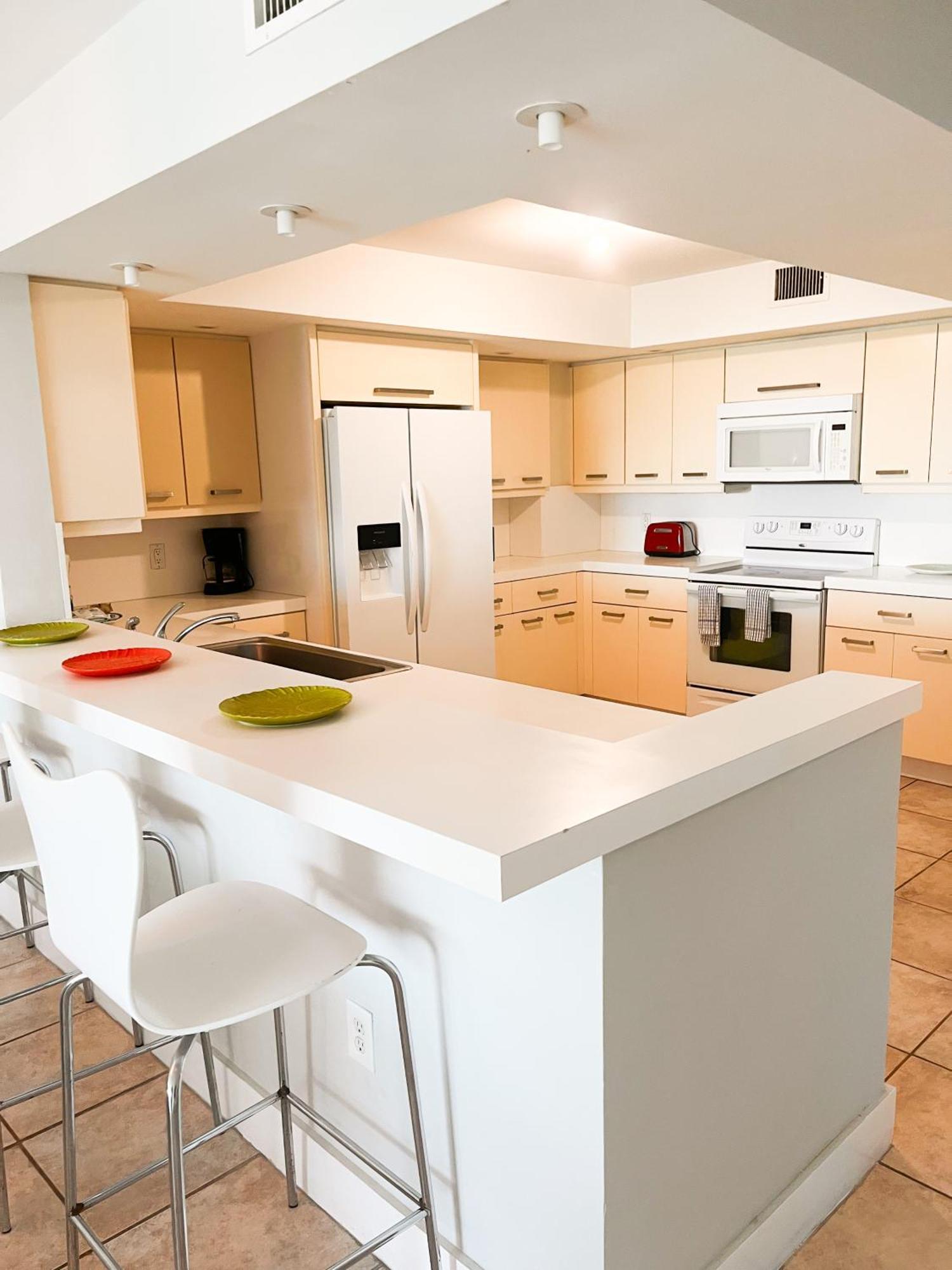 Castle Pavillon 8 Beachfront - Private Access Loft With 2-story, Pool, Tennis, Free Parking Access * Miami Beach