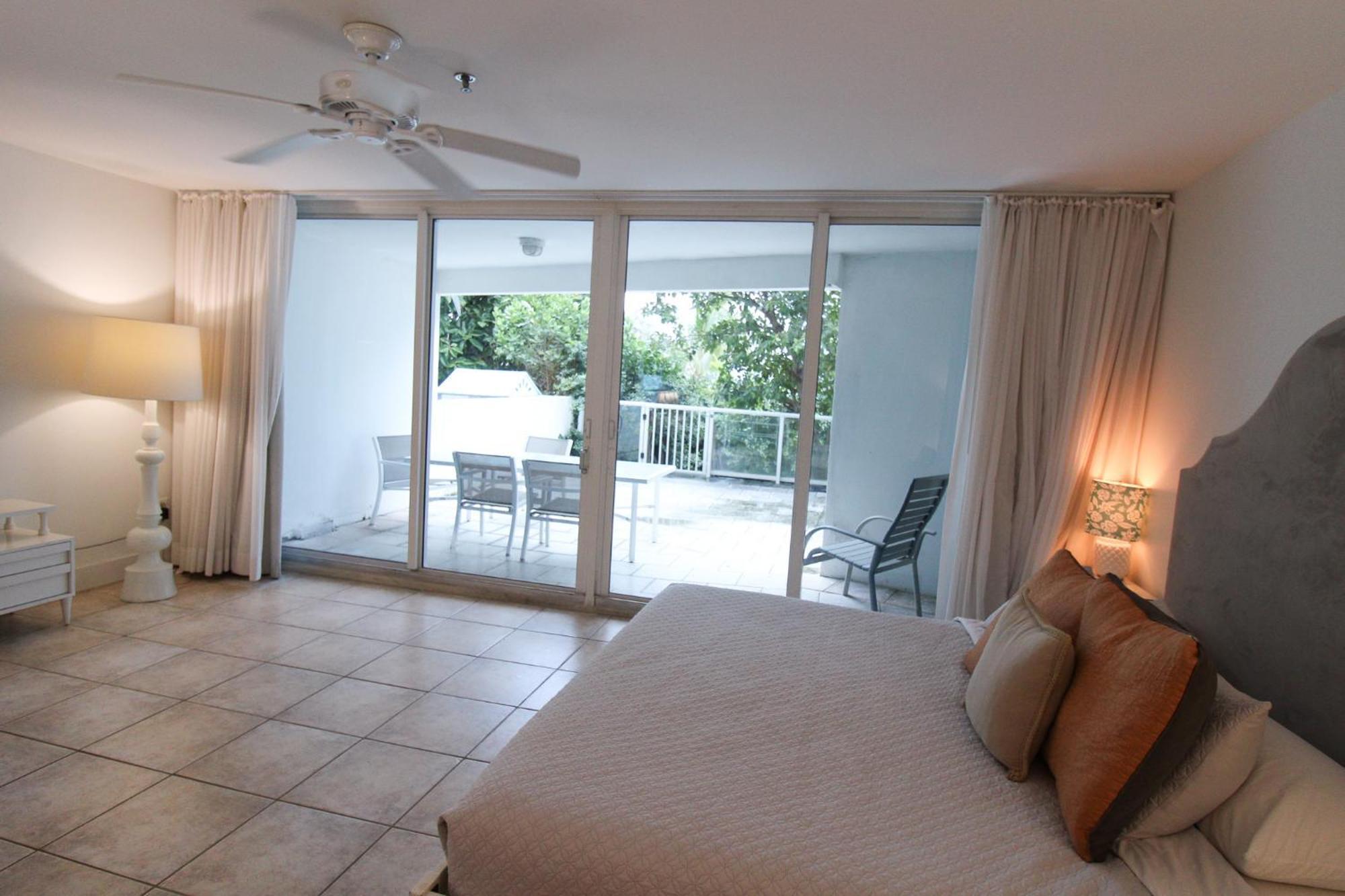 Castle Pavillon 8 Beachfront - Private Access Loft With 2-story, Pool, Tennis, Free Parking Access Ferienhaus *