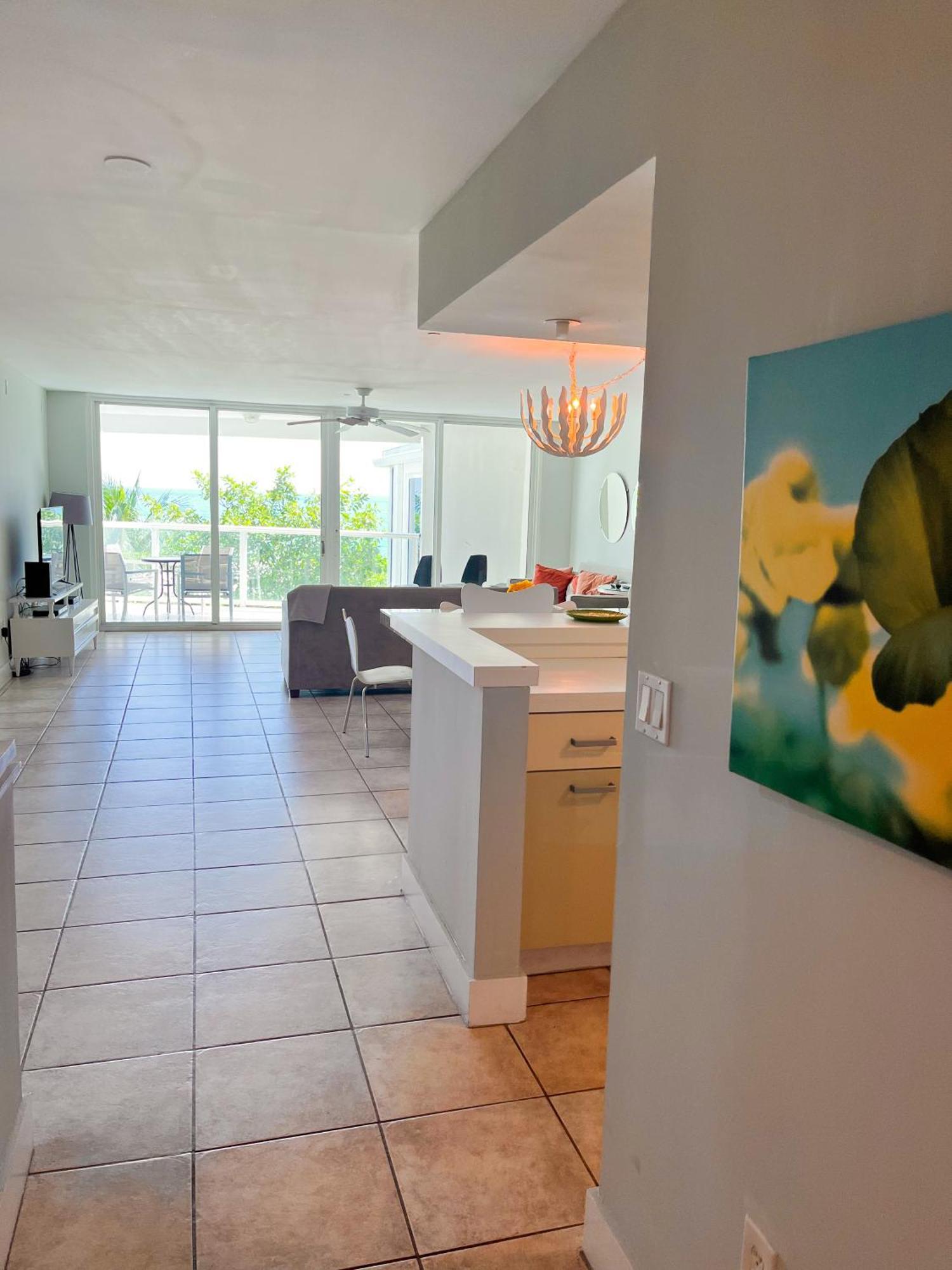 Castle Pavillon 8 Beachfront - Private Access Loft With 2-story, Pool, Tennis, Free Parking Access Miami Beach
