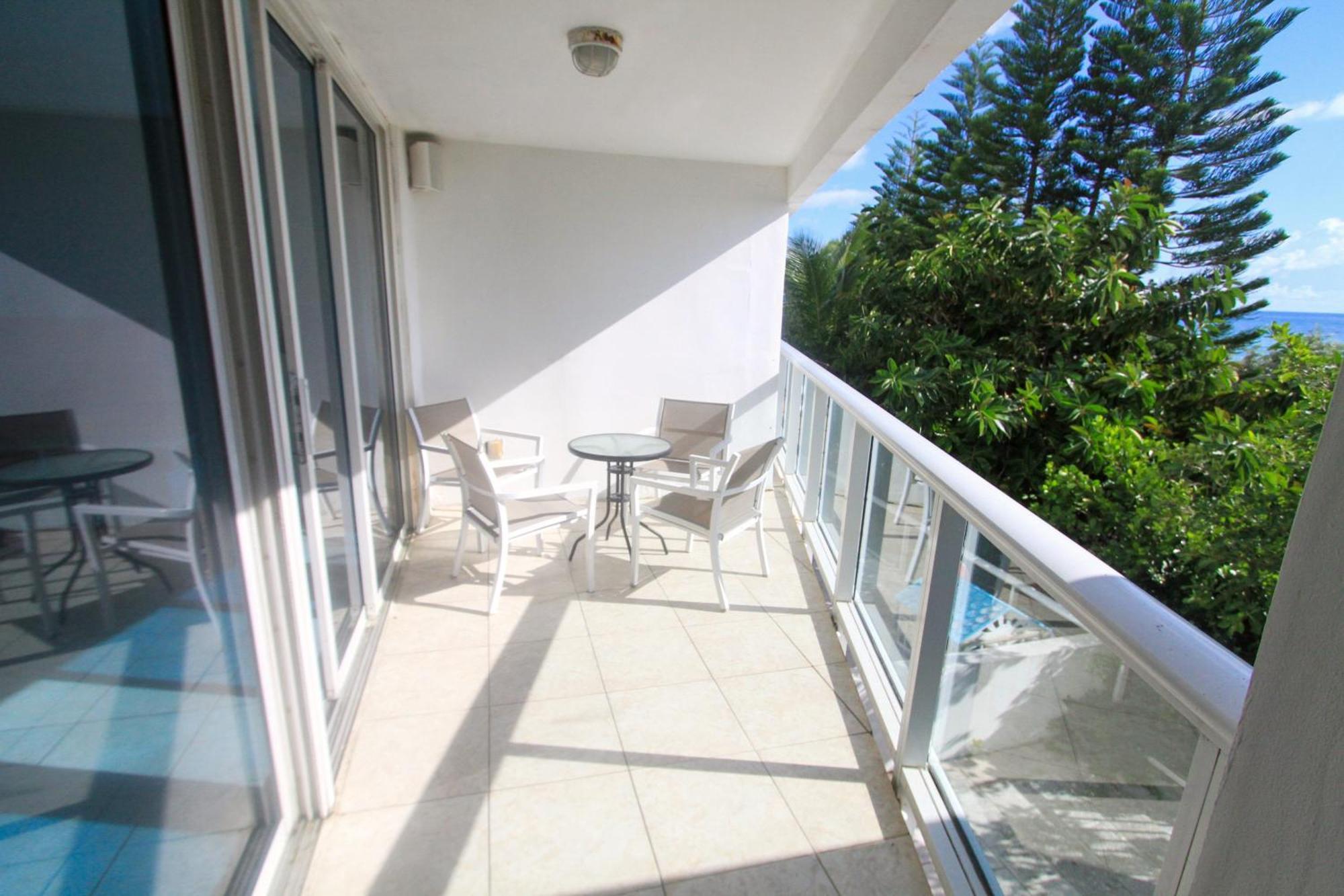 Ferienhaus Castle Pavillon 8 Beachfront - Private Access Loft With 2-story, Pool, Tennis, Free Parking Access *