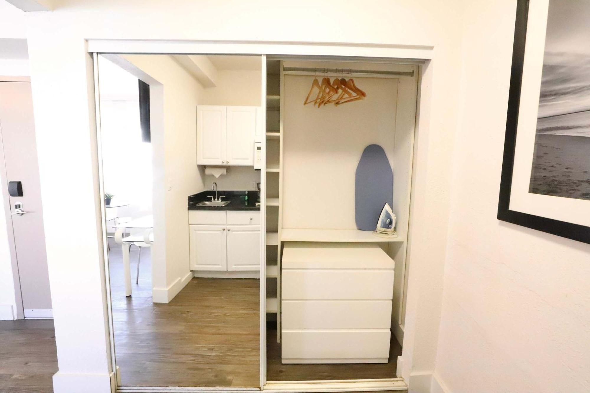 South Of Fifth Steps To On Ocean Drive Apartment *