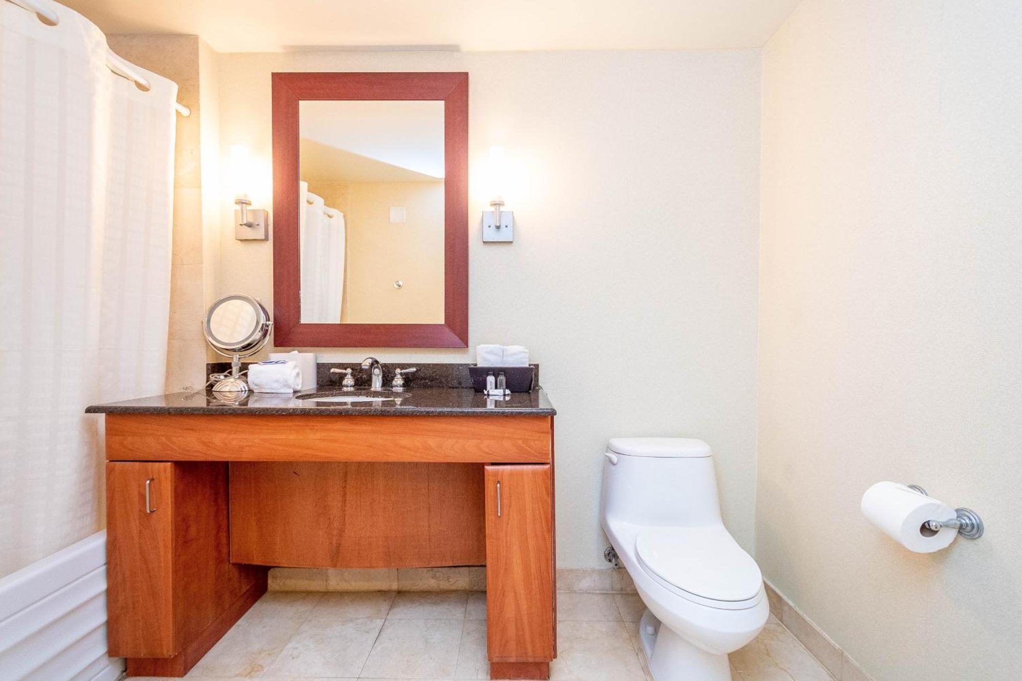 Apartment Luxury Trump International Ocean View 1600sf 2 Bd