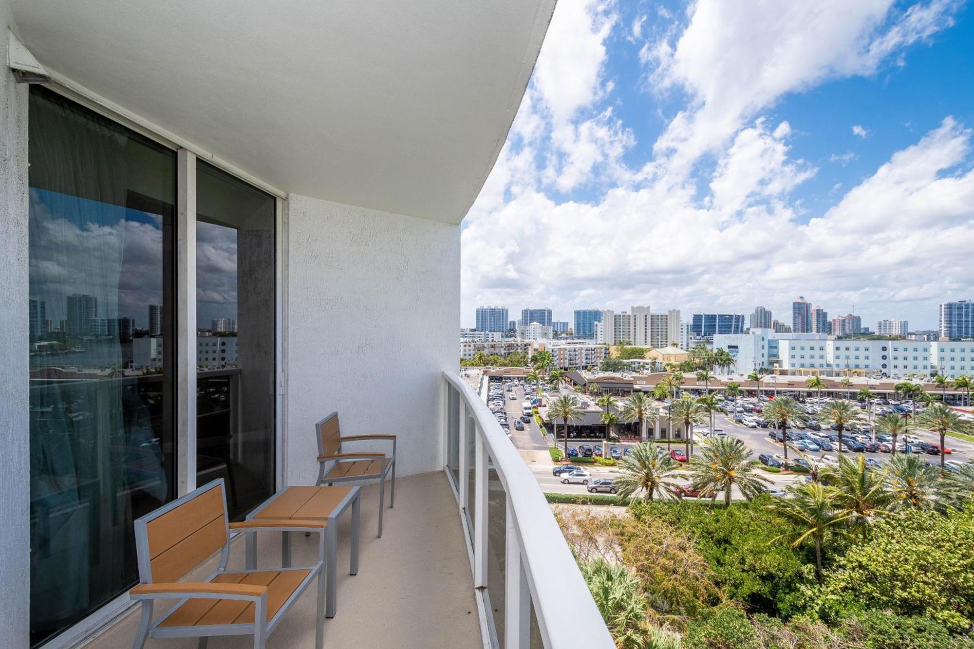 Luxury Trump International Ocean View 1600sf 2 Bd Apartment Miami Beach