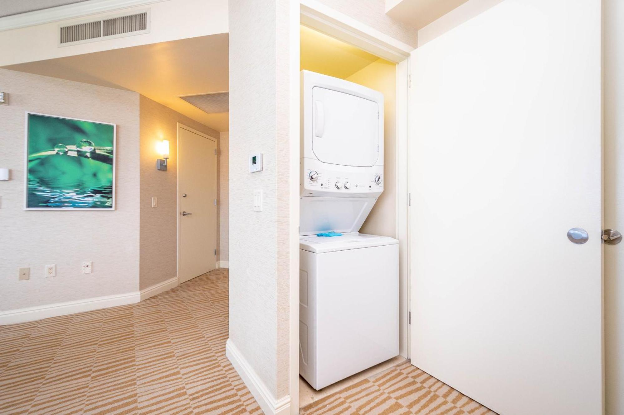 Luxury Trump International Ocean View 1600sf 2 Bd Miami Beach