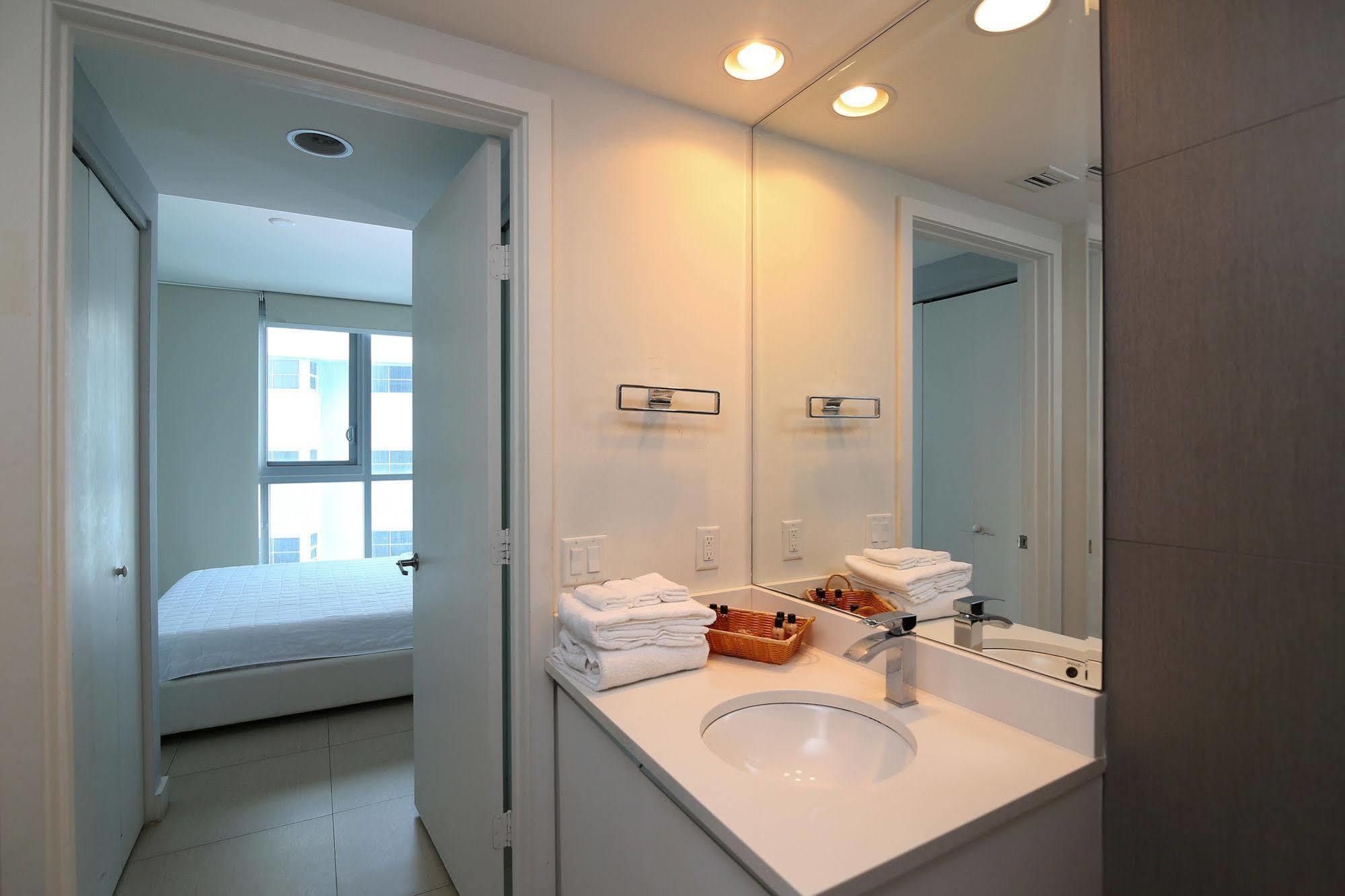 Hotel Pelican Furnished In Monte Carlo Miami 4*