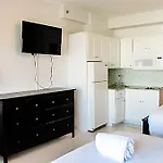 Miami Beachfront With Pool Wifi & Cheap Parking
