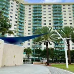 Beautiful Apartment Steps Away From The Beach