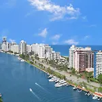 Spacious Ocean View Condo Beach Service 803