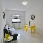 2 Stylish Sobe Condo 1/2 Block From The Beach!!!!