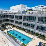 Large Suites On Ocean Drive With Direct Access To The Beach