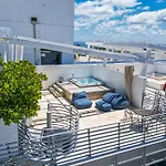 Large Suites On Ocean Drive With Direct Access To The Beach