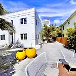 10 Guests Luxurious Elegant South Beach Suite
