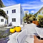 10 Guests Luxurious Elegant South Beach Suite