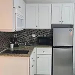 Miami Beachfront With Pool Wifi & Cheap Parking