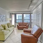 Oceanview Apartment On The Beach 123