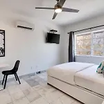 Best Location By The Beach ! Free Wifi - Tv - All Amenities 103