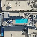 Amazing 1 Bedroom With Rooftop Pool D304