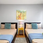 Ensuite Apt On Collins Ave