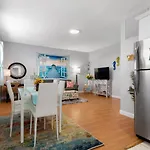 Ensuite Apt On Collins Ave