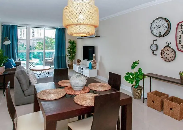 Beautiful Apartment Steps Away From The Beach
