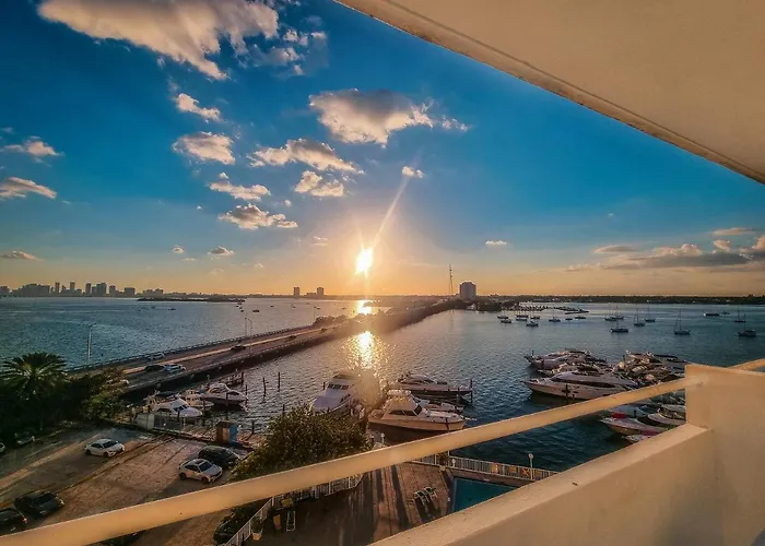 Bayfront Apartment Breathtaking Views- One Bedroom W Balcony- Living Room -Free Parking