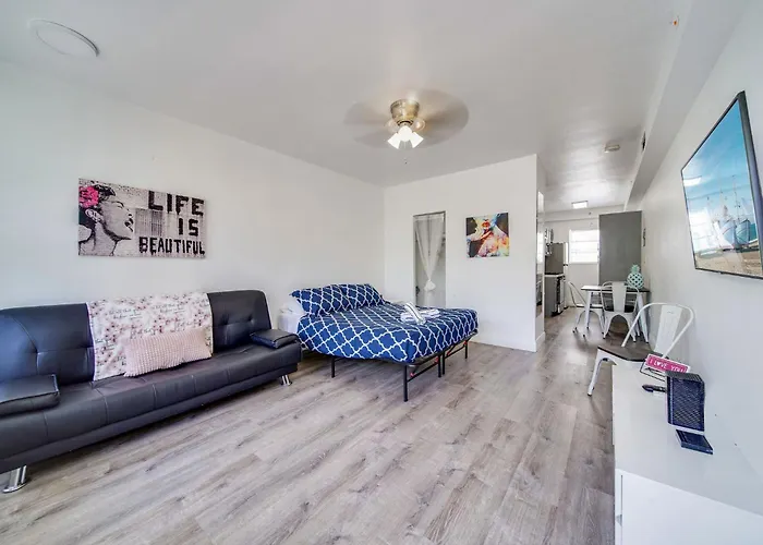 Deco Ocean Dr Deal, W/2 Queen Beds, South Beach