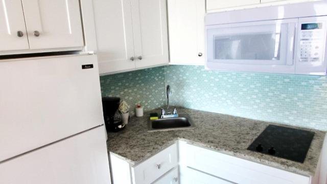 Miami Beachfront With Pool Wifi & Cheap Parking *