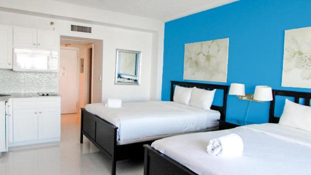 Miami Beachfront With Pool Wifi & Cheap Parking Apartment
