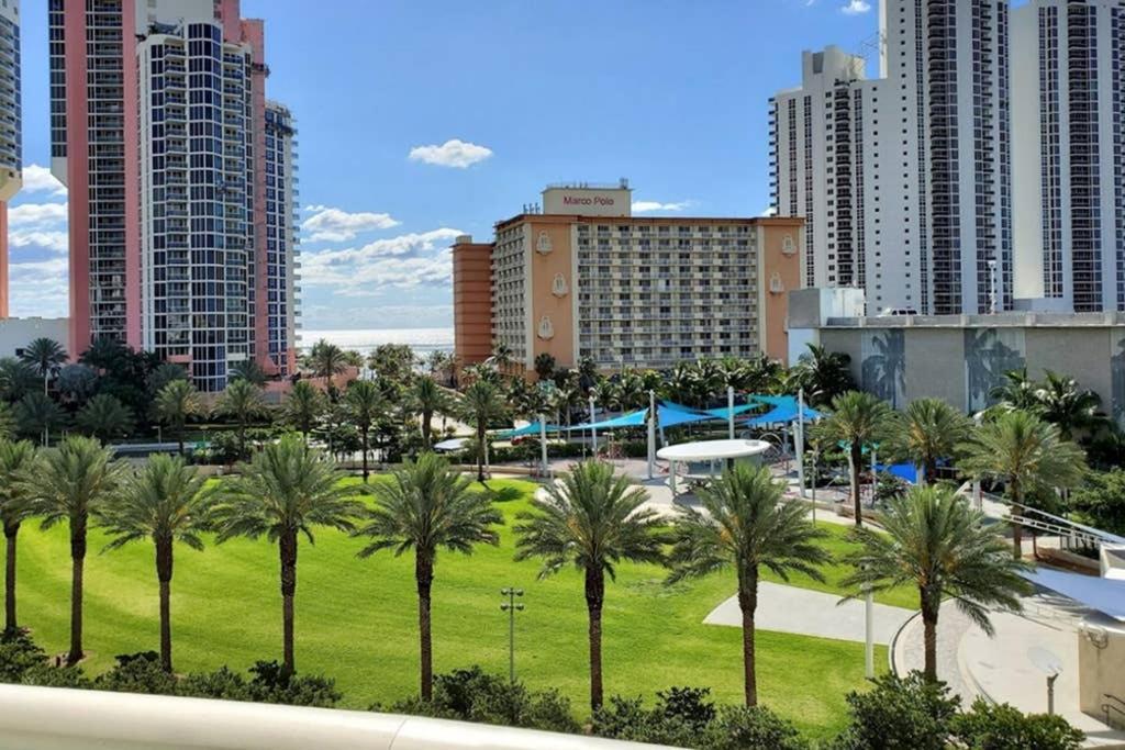 Beautiful Steps Away From The Apartment *