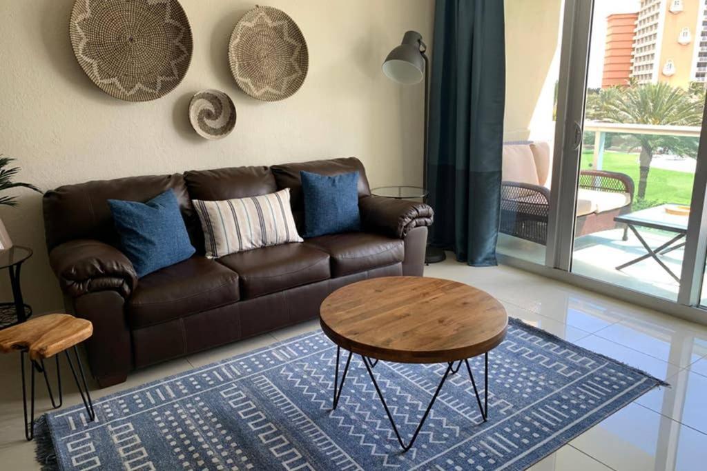 Apartment Beautiful Steps Away From The Miami Beach