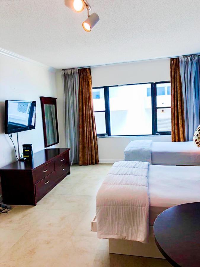 Miami Beachfront With Pool Wifi & Cheap Parking Apartment *