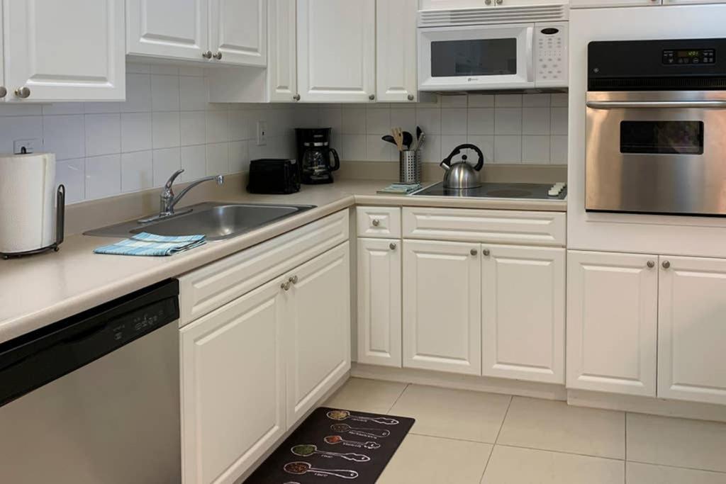 Apartment Beautiful Steps Away From The Miami Beach