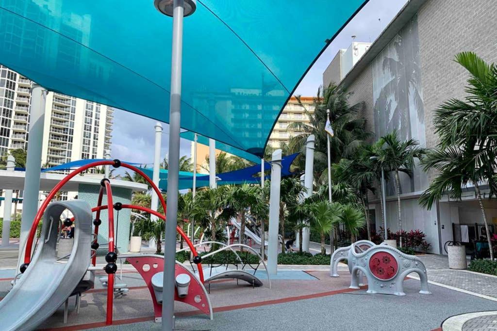 Apartment Beautiful Steps Away From The Miami Beach