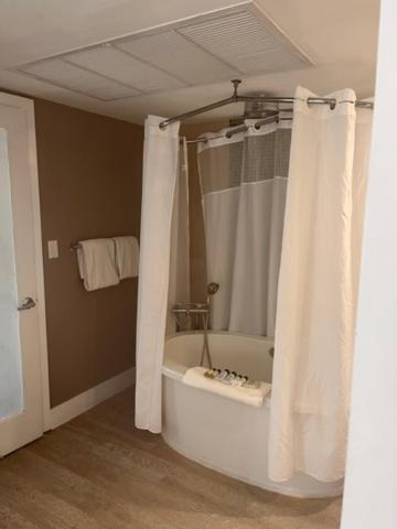 Hotel Suites At The On Ocean Drive Miami Beach