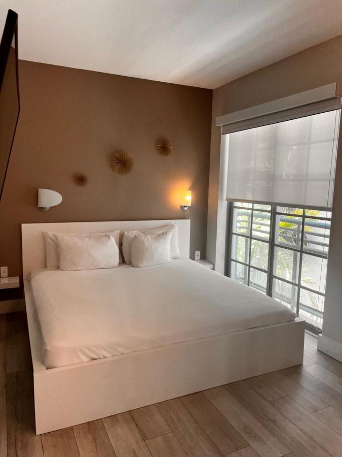 Hotel Suites At The On Ocean Drive Miami Beach