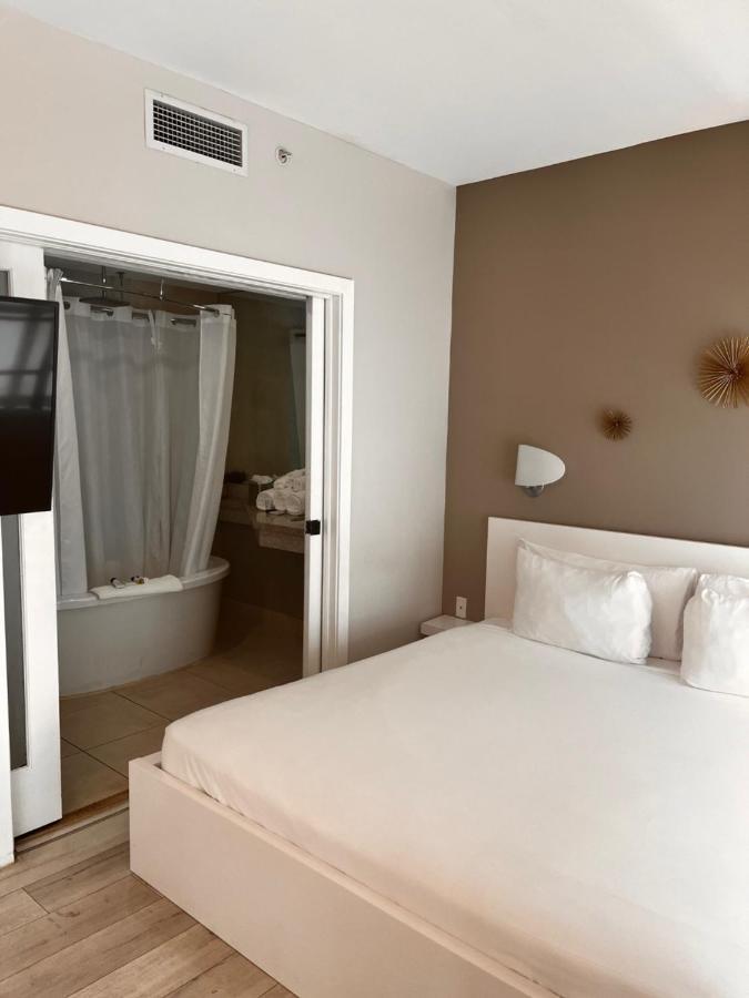 Hotel Suites At The On Ocean Drive Miami Beach