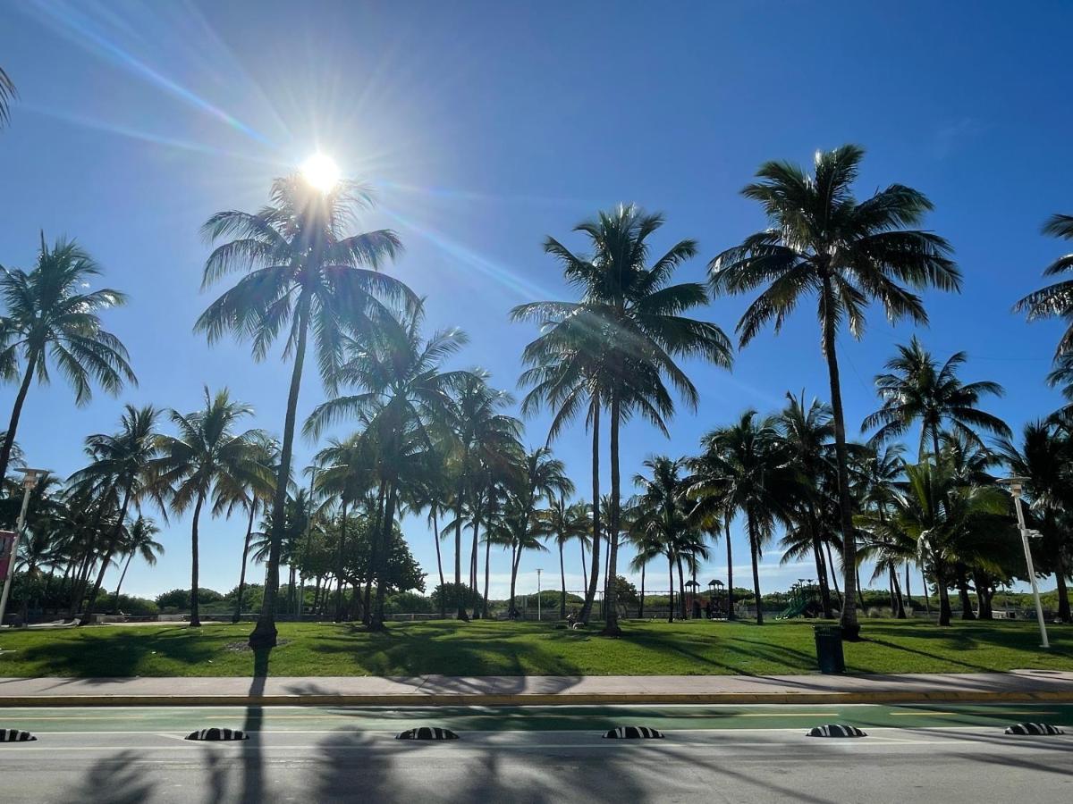 Beachfront In Carlyle On Ocean Drive * Miami Beach