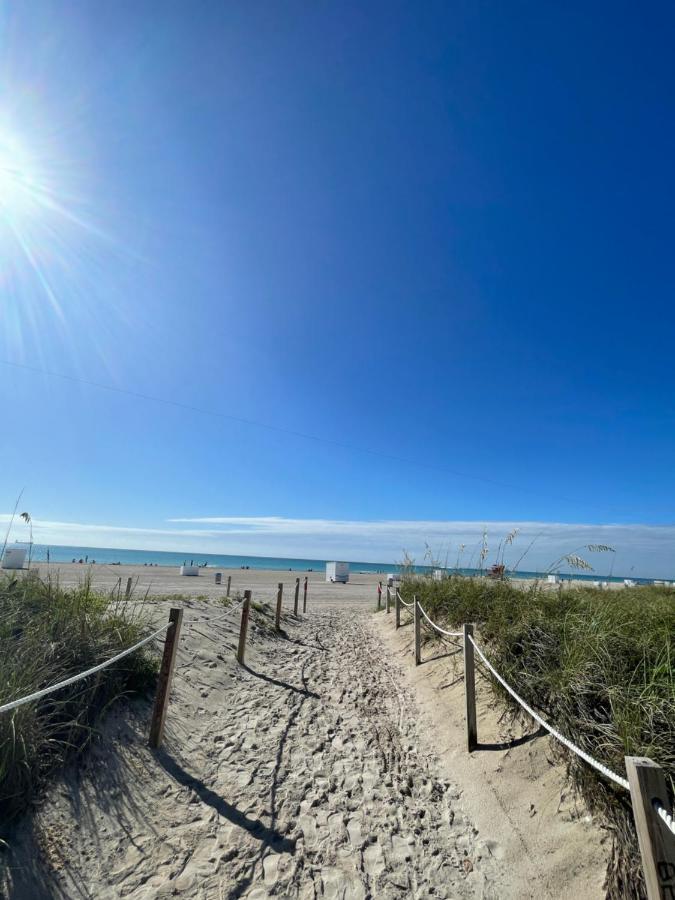 Apartment Beachfront In Carlyle On Ocean Drive