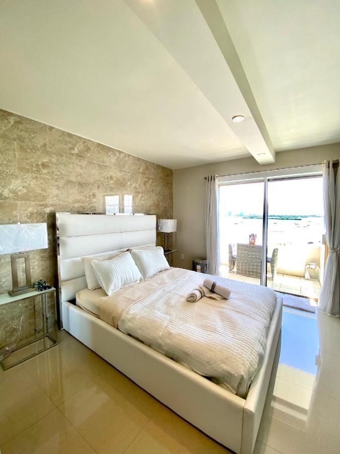 Premium Modern Waterfront With Miami Skyline View On The Bay 5 Mins Drive To Miami With Free Parking Apartment *